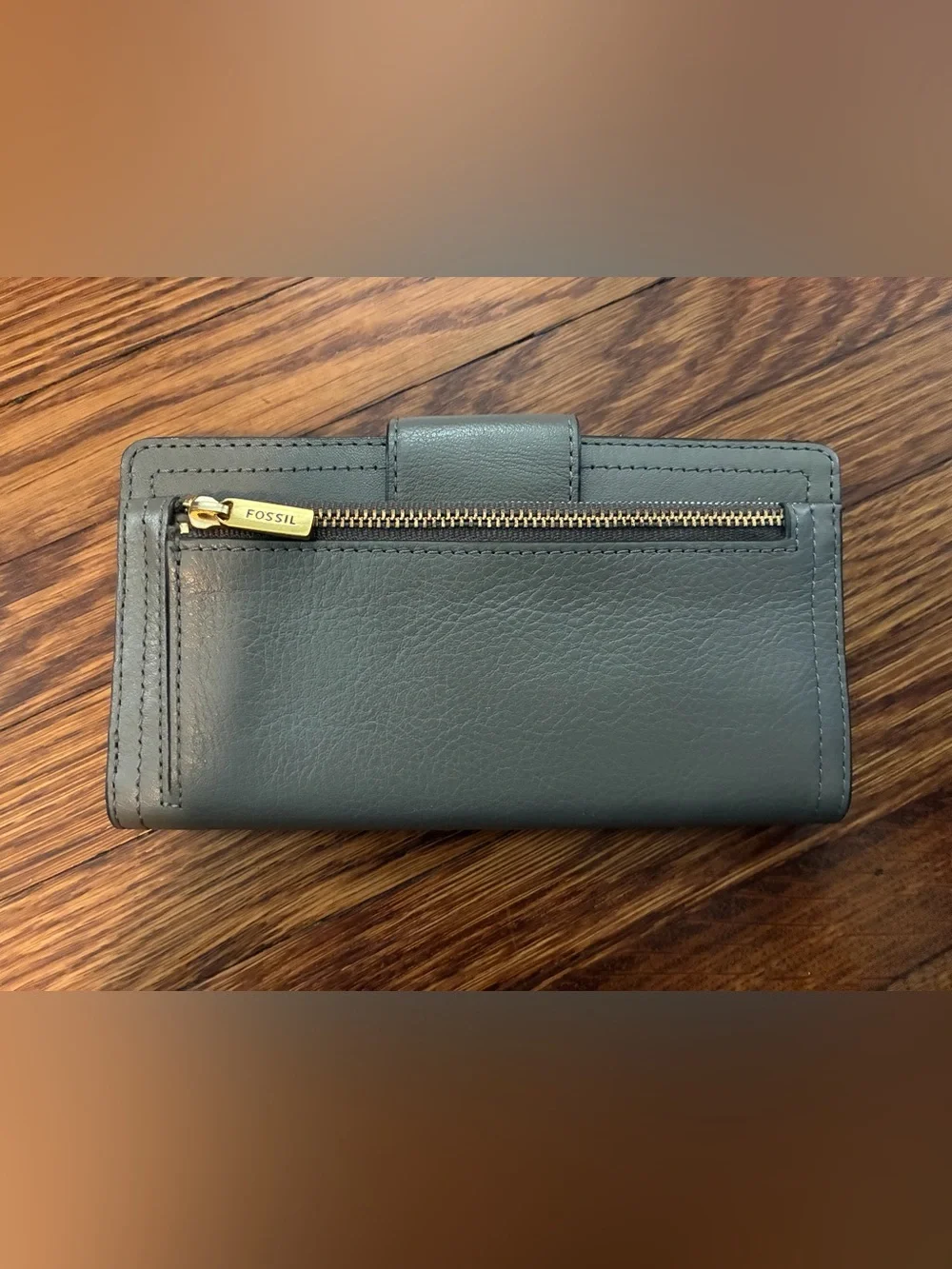 Fossil Women's Gray Logan RFID Leather Snap Wallet with Gold Logo, NWOT.